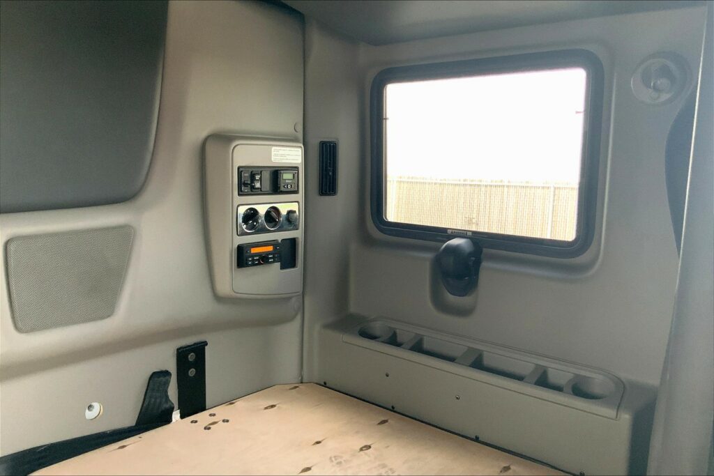 2021 CUM LT625 6×4 Sleeper