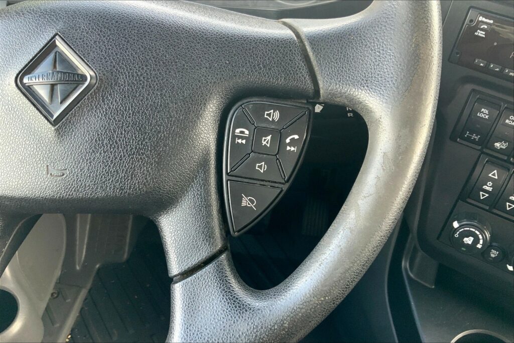 2021 CUM LT625 6×4 Sleeper