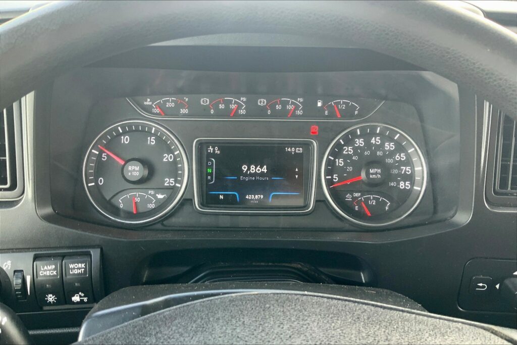 2021 CUM LT625 6×4 Sleeper