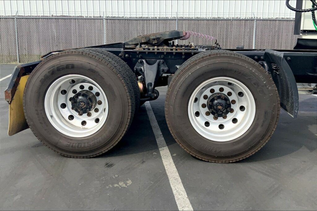 2021 CUM LT625 6×4 Sleeper