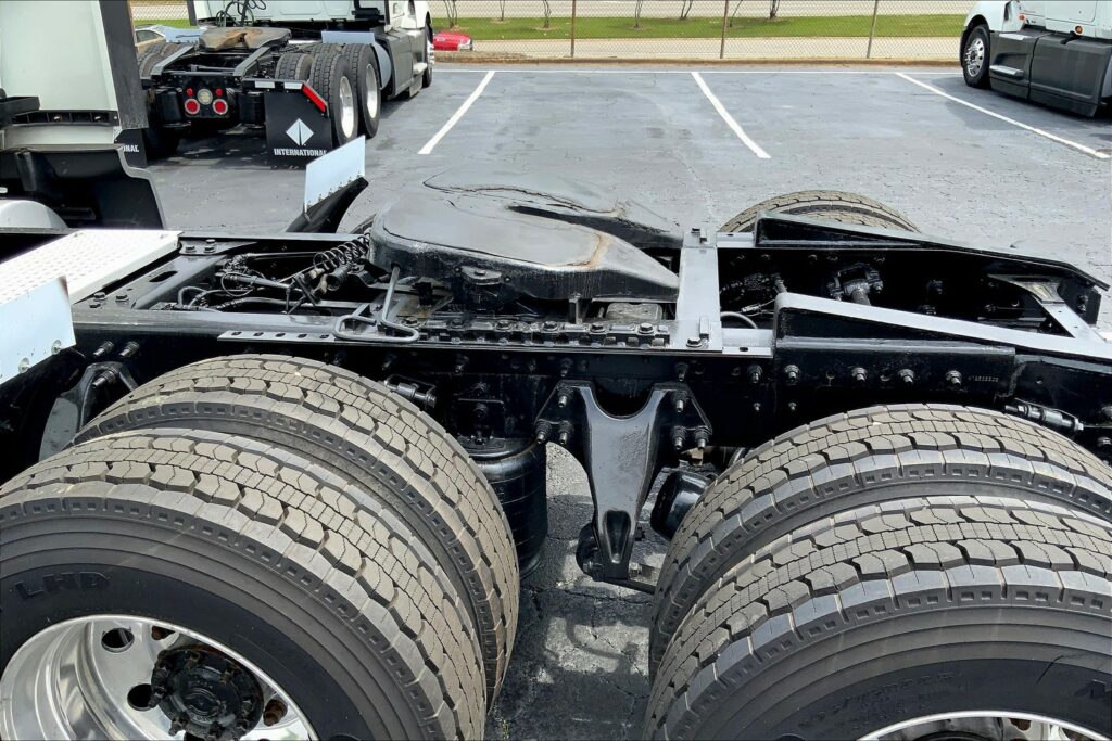 2021 CUM LT625 6×4 Sleeper