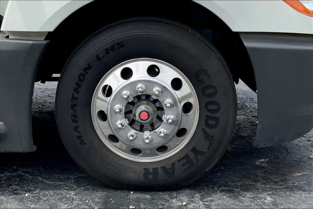 2021 CUM LT625 6×4 Sleeper