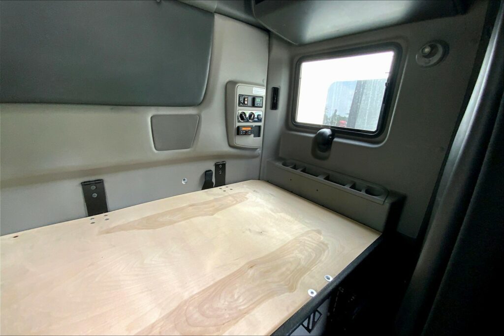 2021 CUM LT625 6×4 Sleeper