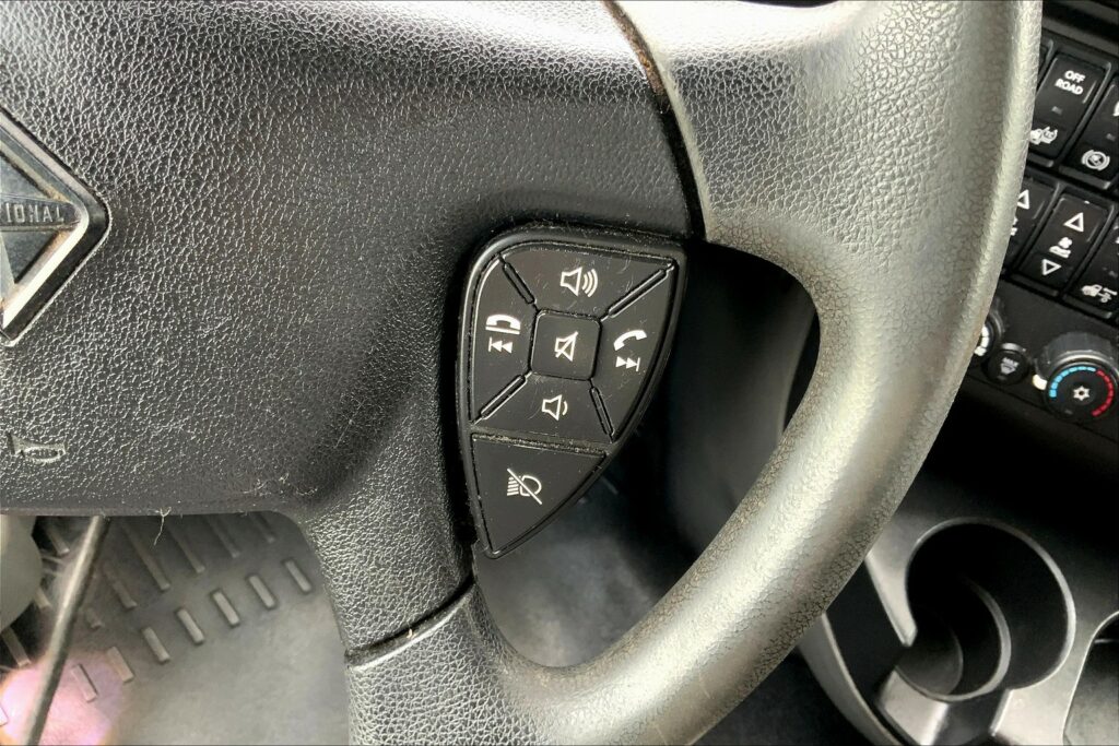 2021 CUM LT625 6×4 Sleeper