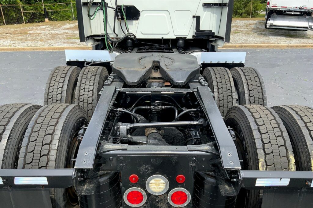 2021 CUM LT625 6×4 Sleeper