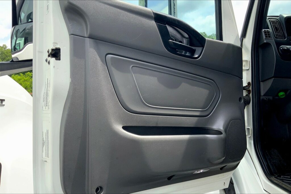 2021 CUM LT625 6×4 Sleeper