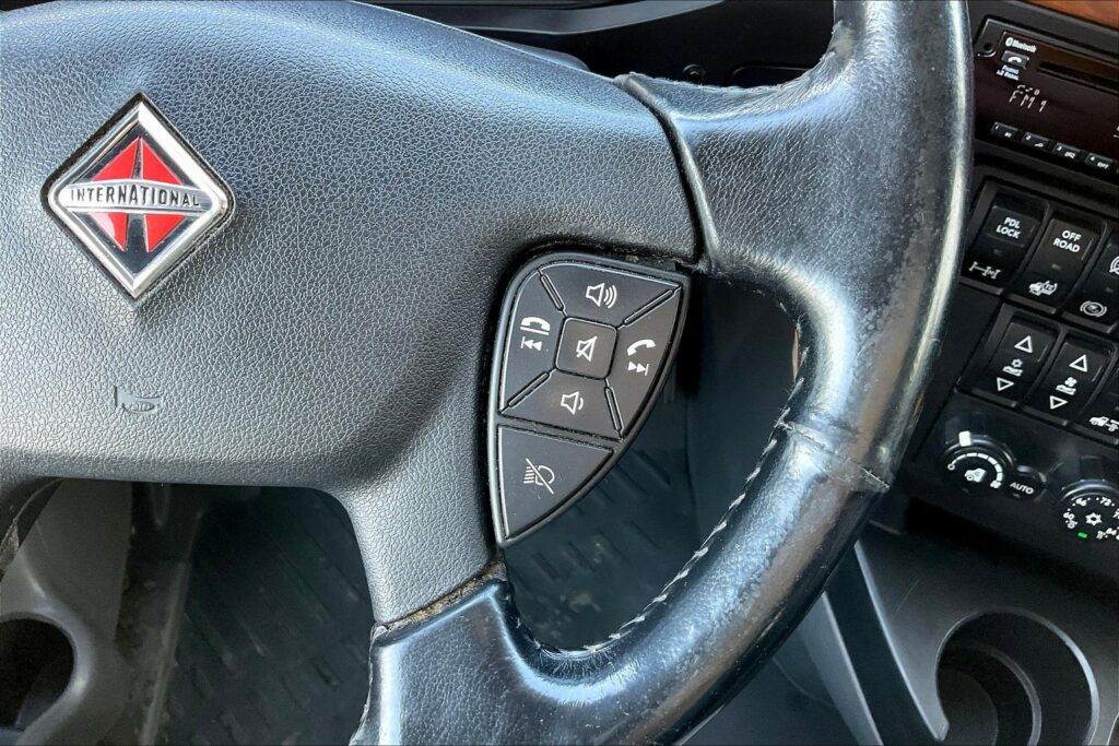 2021 CUM LT625 6×4 Sleeper