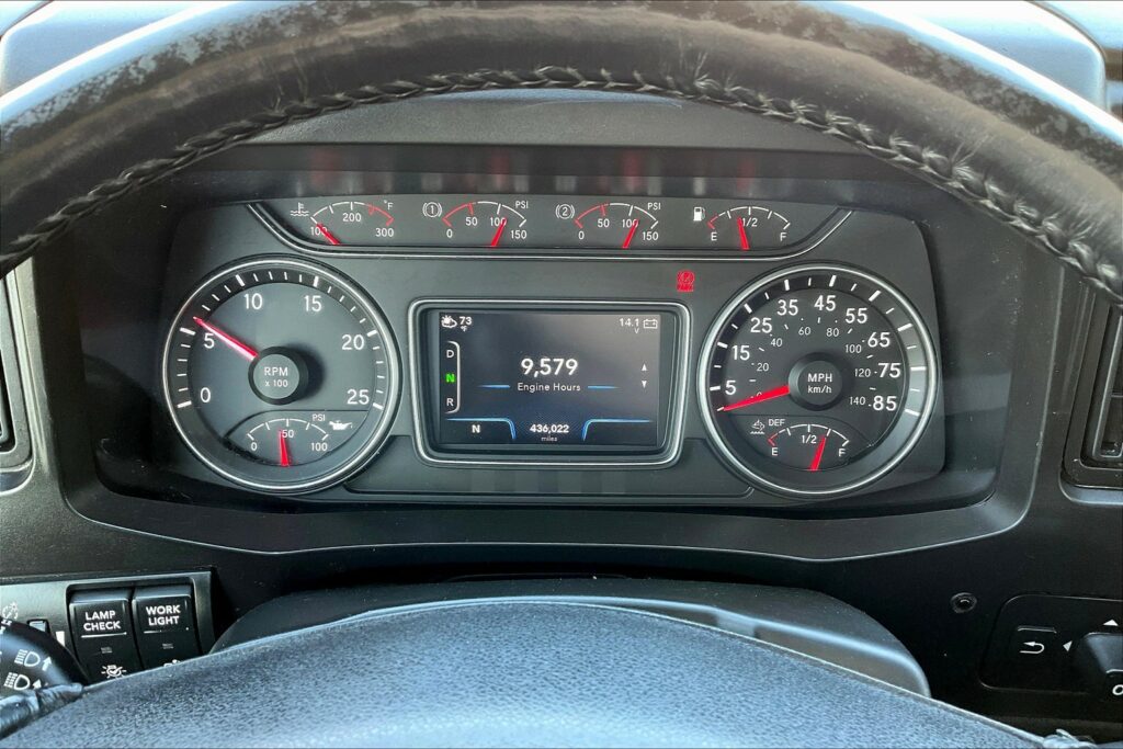 2021 CUM LT625 6×4 Sleeper