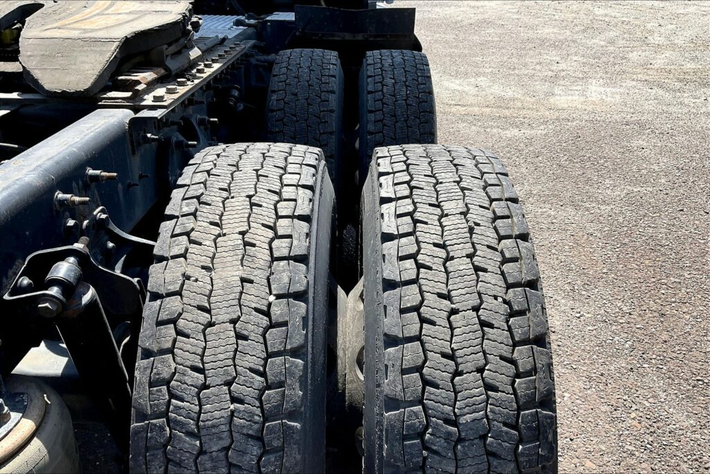 2021 CUM LT625 6×4 Sleeper