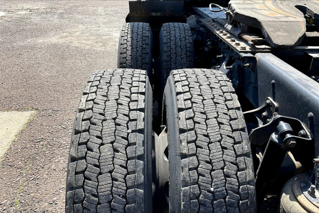 2021 CUM LT625 6×4 Sleeper