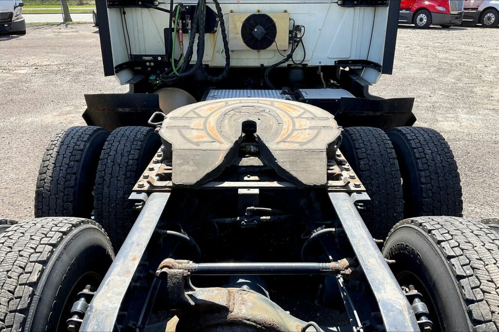 2021 CUM LT625 6×4 Sleeper