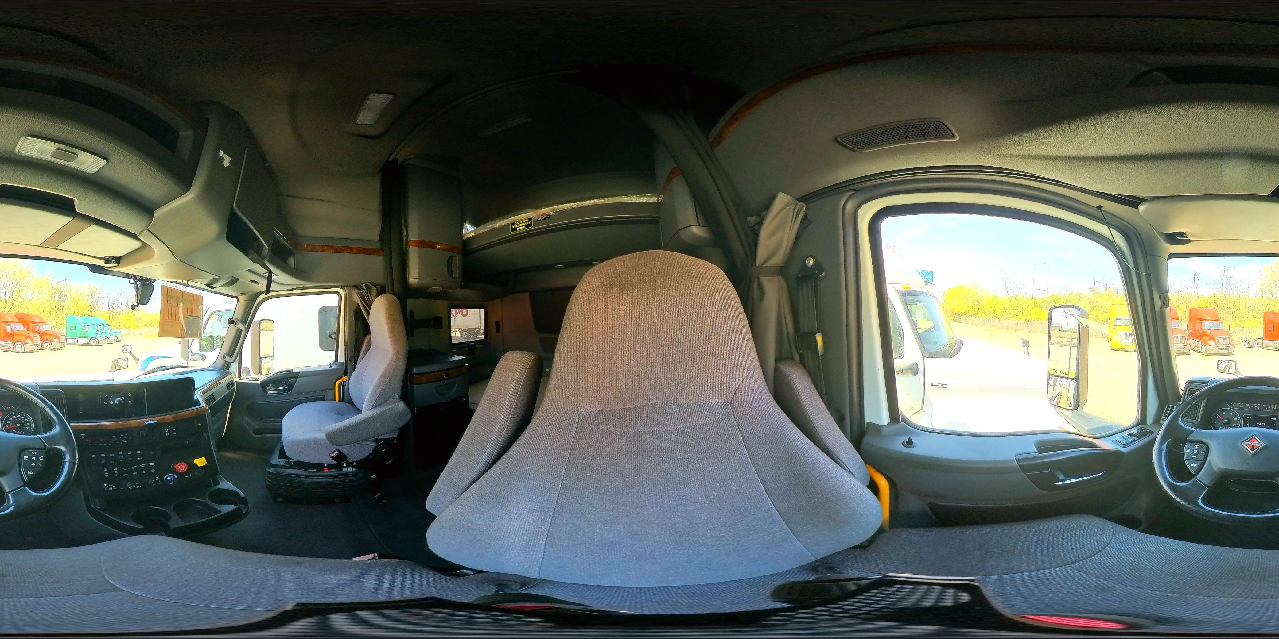 2021 CUM LT625 6×4 Sleeper