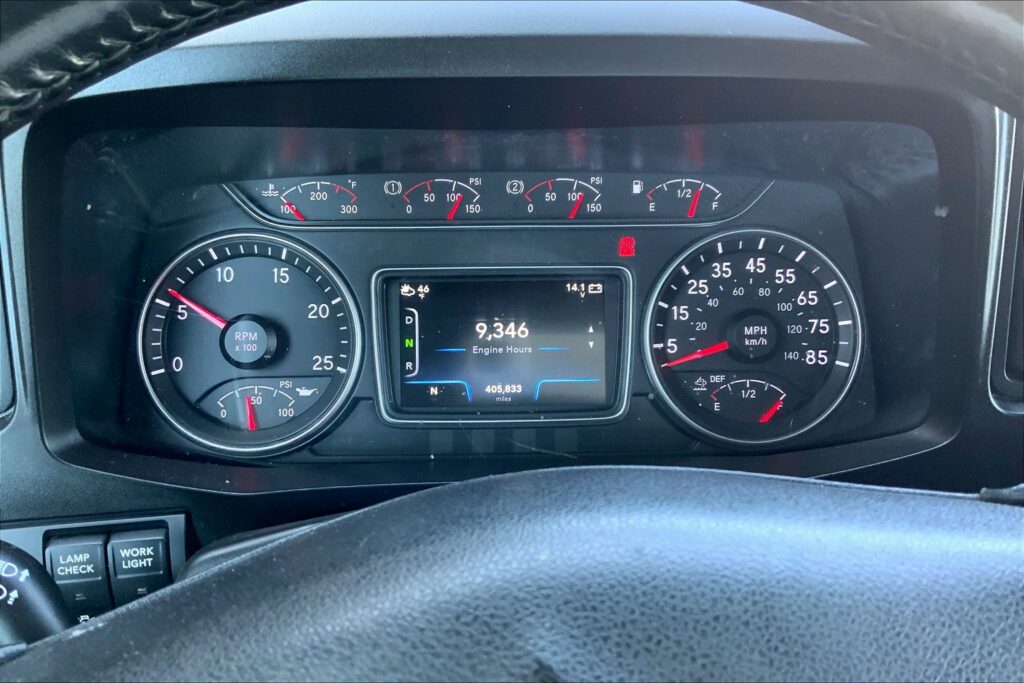 2021 CUM LT625 6×4 Sleeper