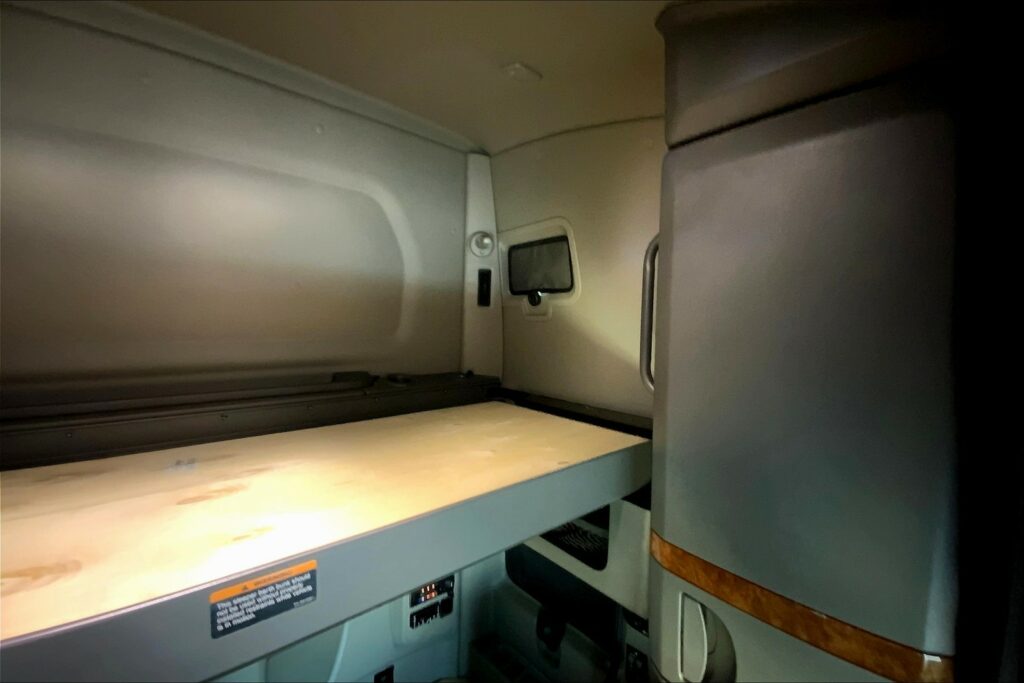 2021 CUM LT625 6×4 Sleeper