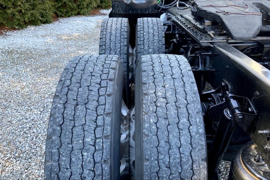 2021 CUM LT625 6×4 Sleeper