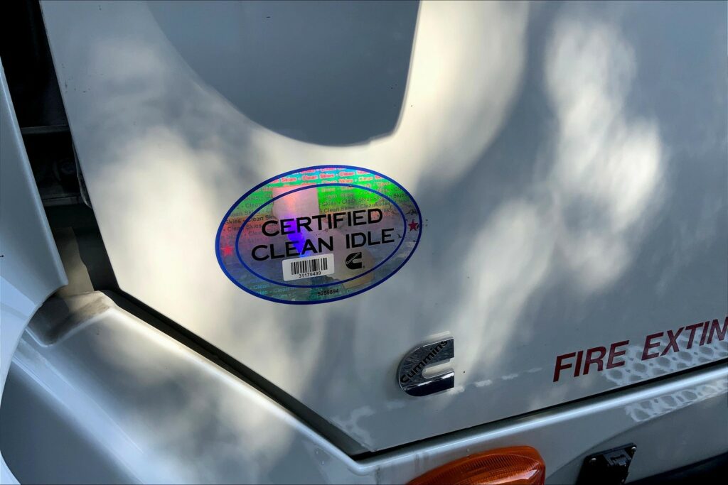 2021 CUM LT625 6×4 Sleeper