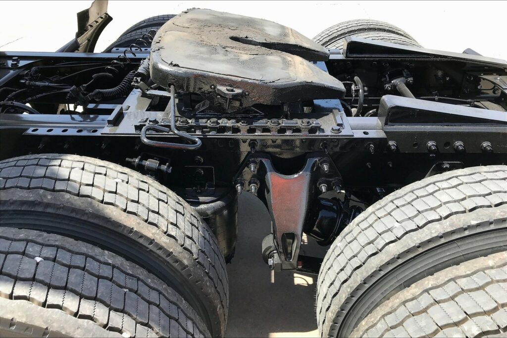 2022 CUM LT625 6×4 Sleeper