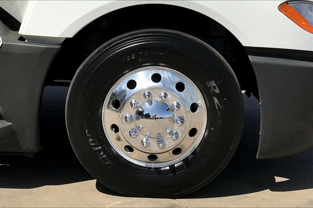 2022 CUM LT625 6×4 Sleeper