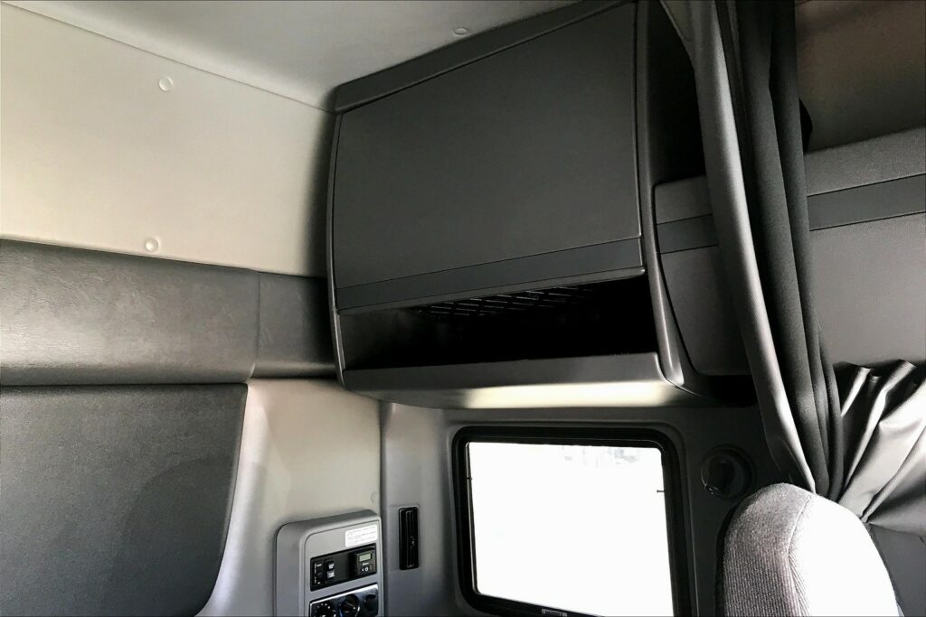 2022 CUM LT625 6×4 Sleeper