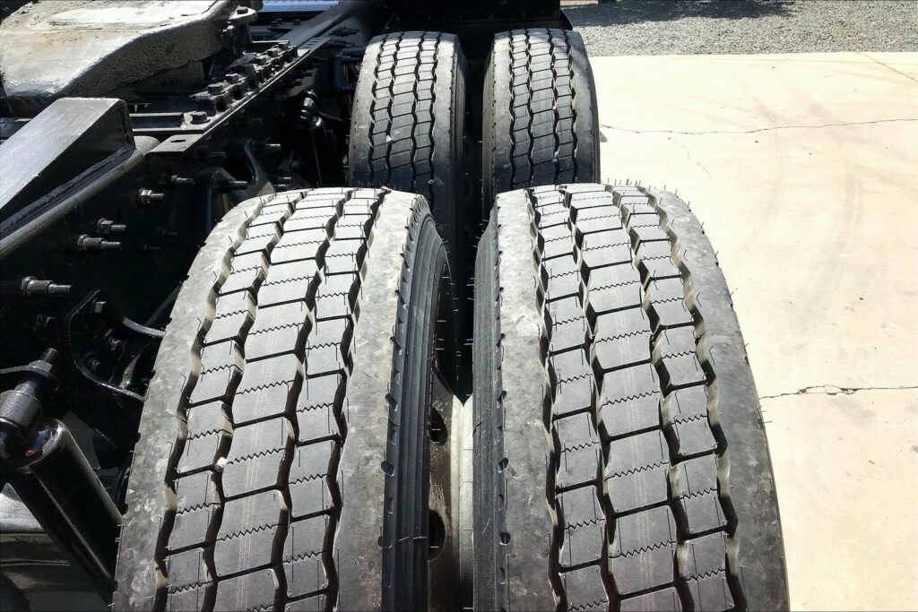 2022 CUM LT625 6×4 Sleeper