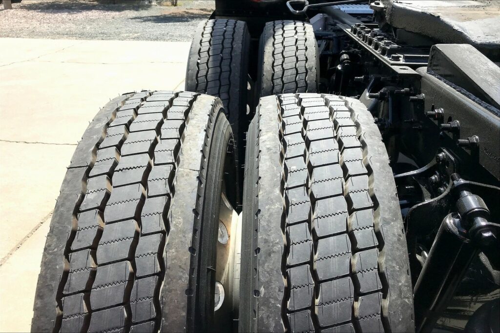 2022 CUM LT625 6×4 Sleeper