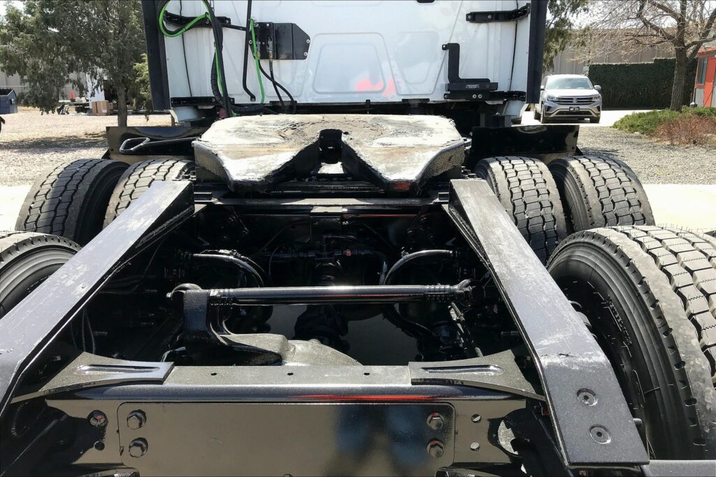 2022 CUM LT625 6×4 Sleeper