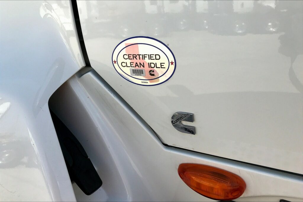 2022 CUM LT625 6×4 Sleeper