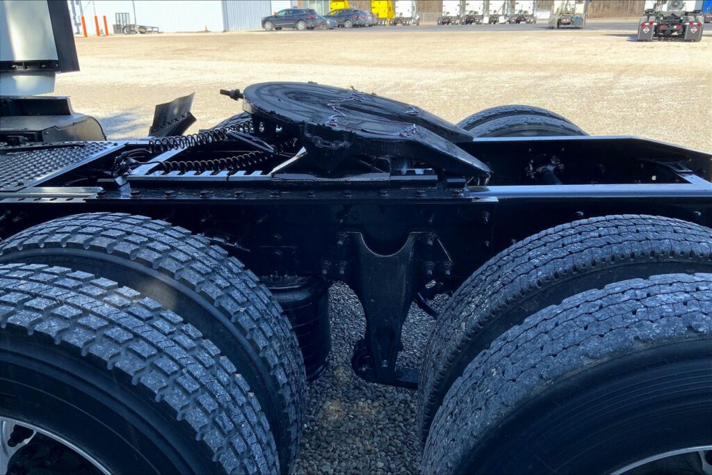 2021 CUM LT625 6×4 Sleeper