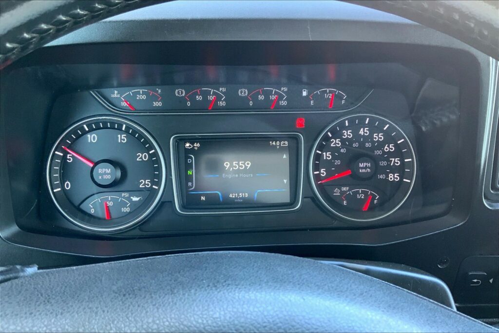 2021 CUM LT625 6×4 Sleeper