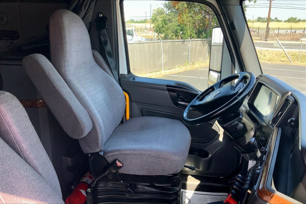 2021 CUM LT625 6×4 Sleeper