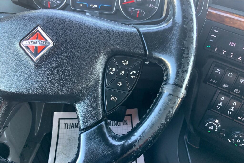 2021 CUM LT625 6×4 Sleeper