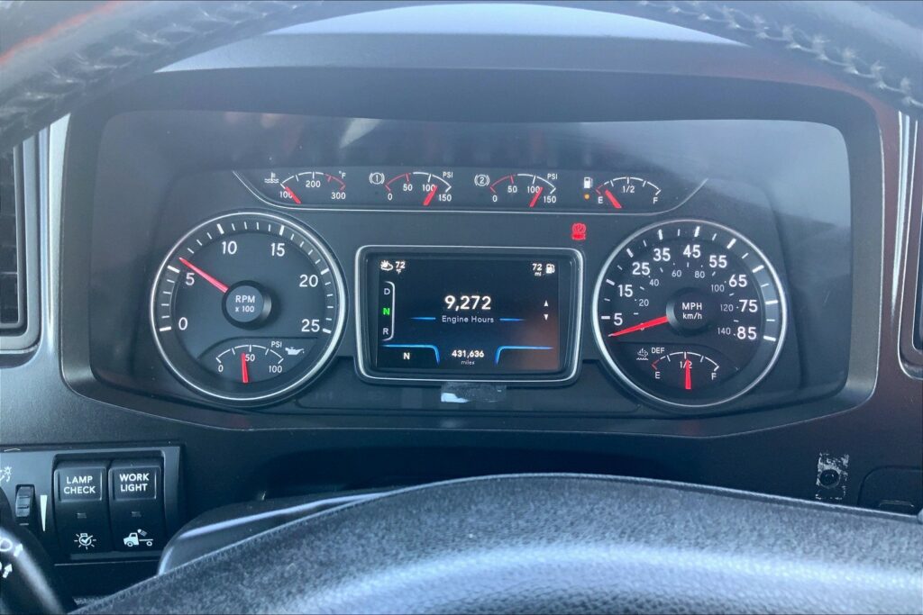 2021 CUM LT625 6×4 Sleeper