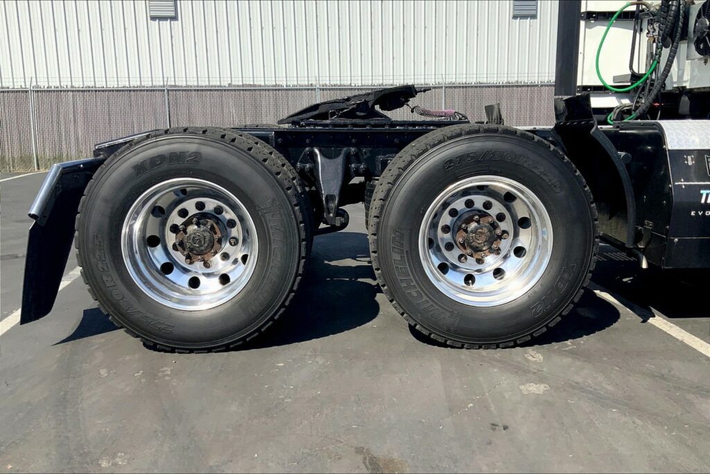 2021 CUM LT625 6×4 Sleeper