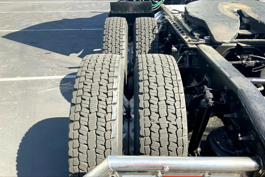 2021 CUM LT625 6×4 Sleeper