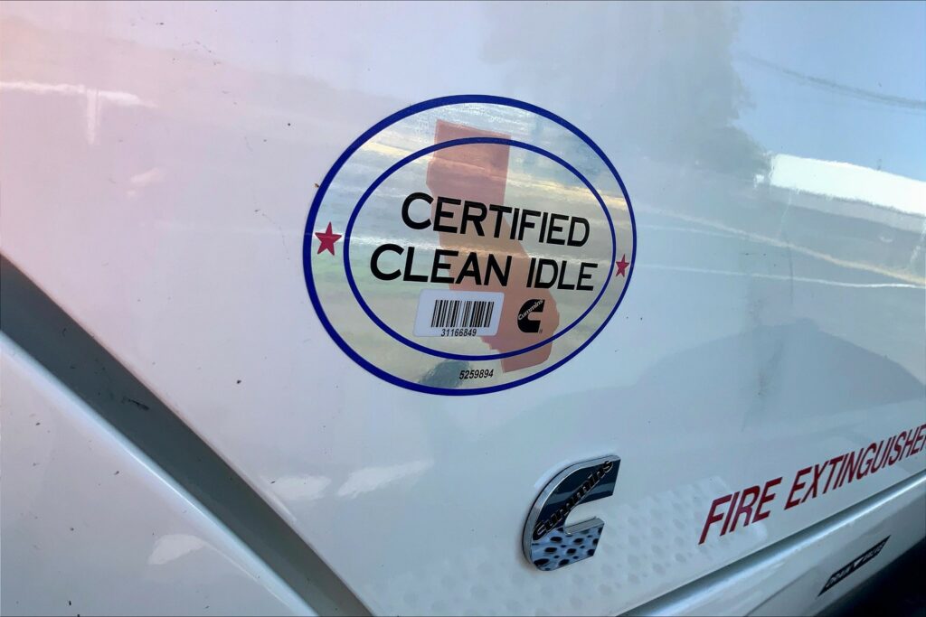 2021 CUM LT625 6×4 Sleeper