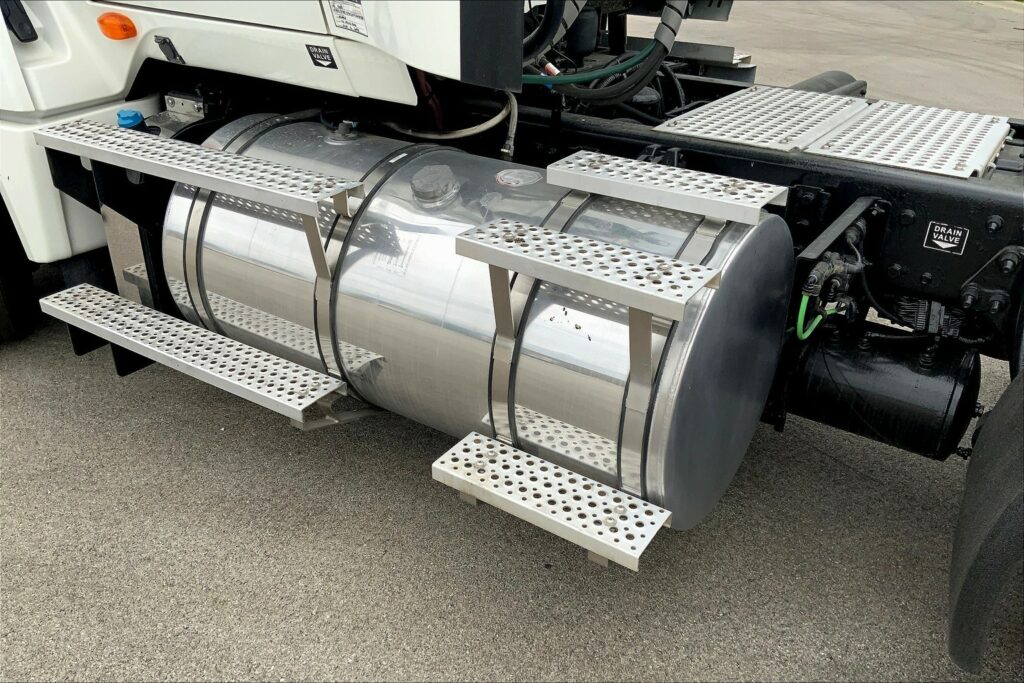 2019 CUM LT625 6×4 Day Cab