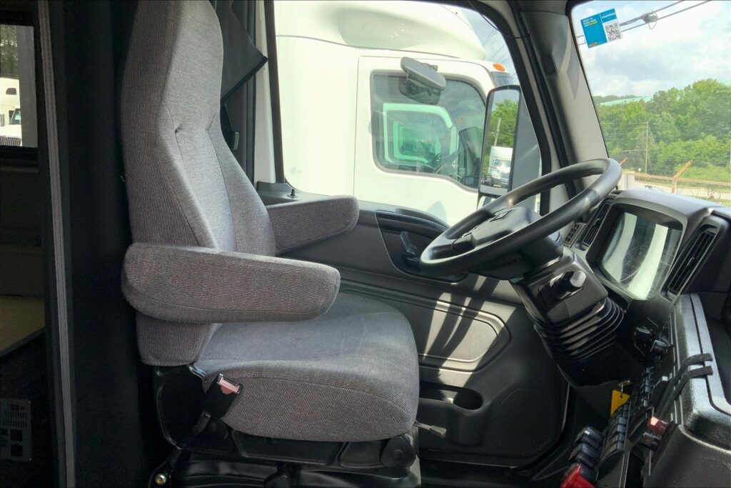 2022 CUM LT625 6×4 Sleeper