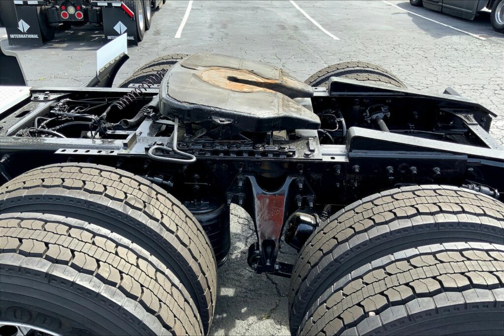 2022 CUM LT625 6×4 Sleeper