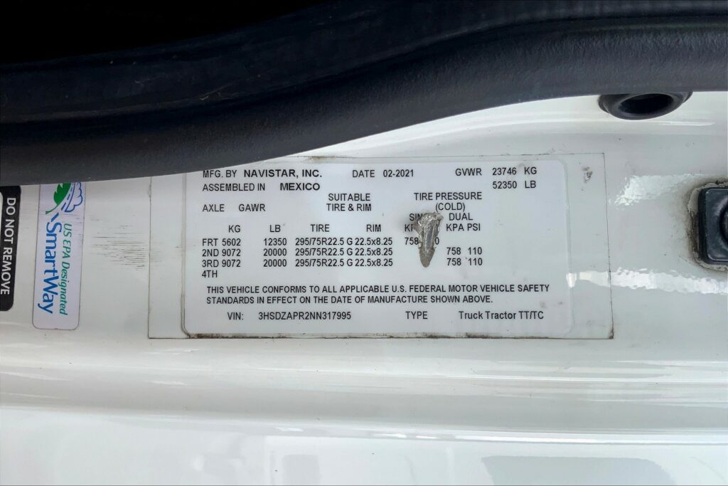 2022 CUM LT625 6×4 Sleeper