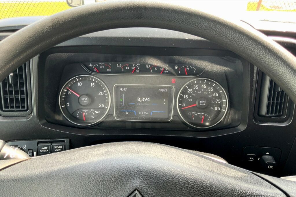 2022 CUM LT625 6×4 Sleeper