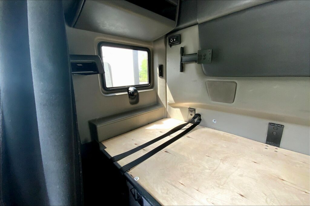 2022 CUM LT625 6×4 Sleeper