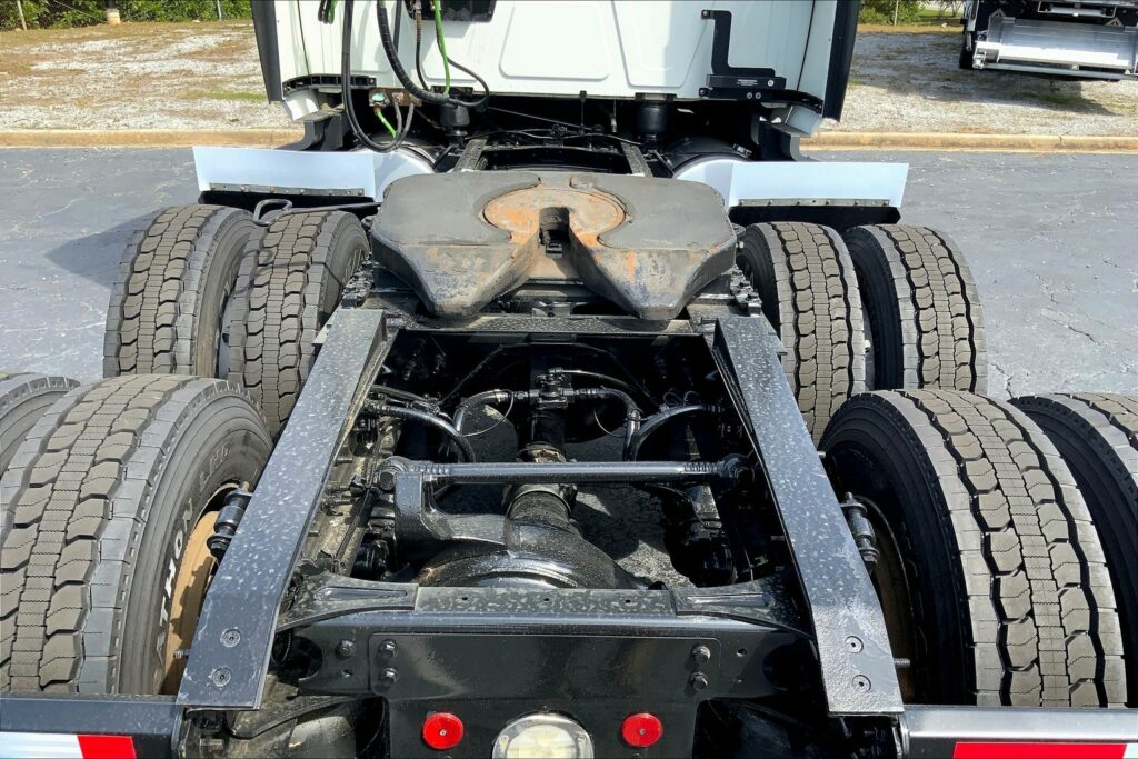 2022 CUM LT625 6×4 Sleeper