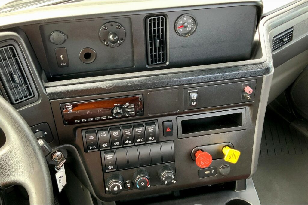 2019 CUM LT625 6×4 Day Cab