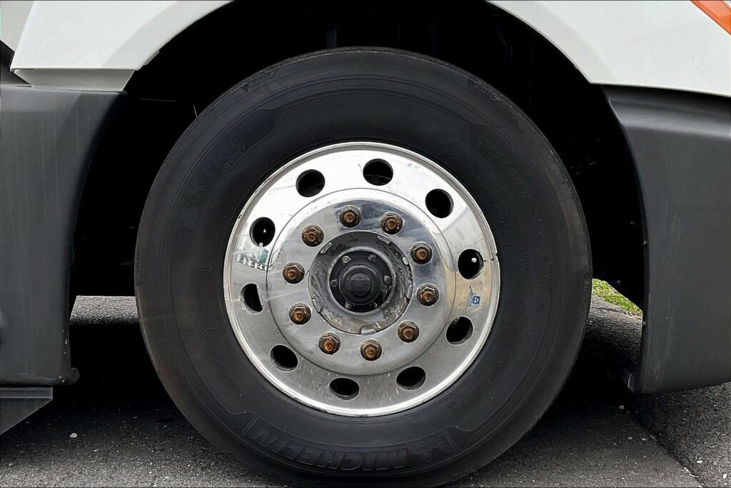 2021 CUM LT625 6×4 Sleeper