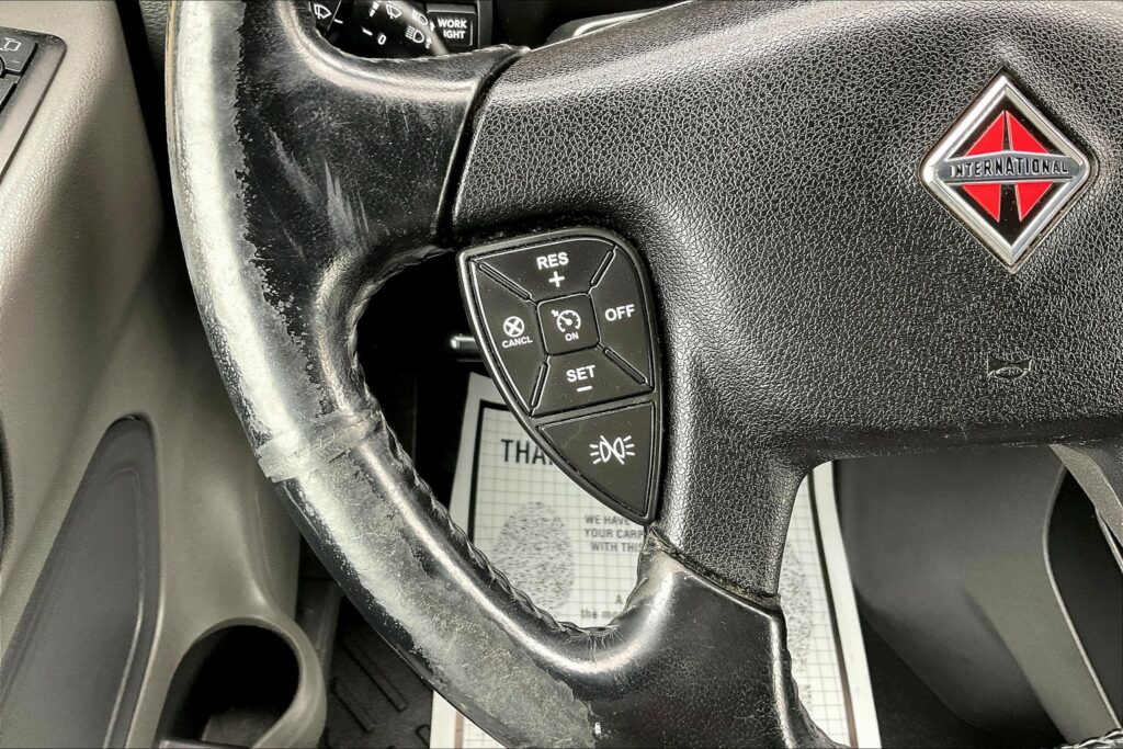 2021 CUM LT625 6×4 Sleeper