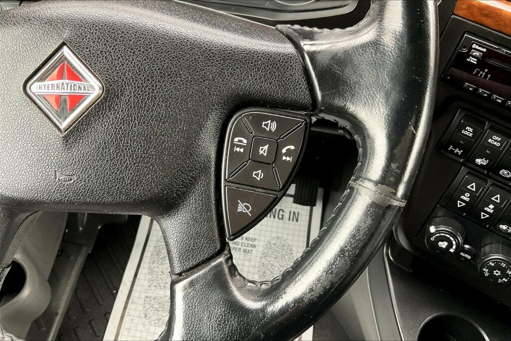 2021 CUM LT625 6×4 Sleeper