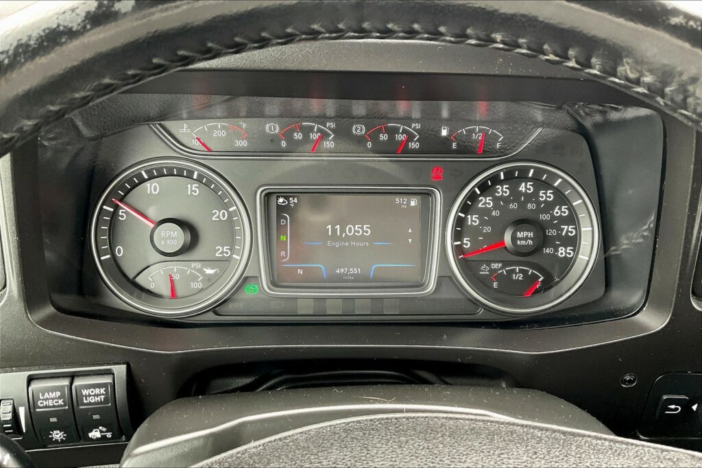 2021 CUM LT625 6×4 Sleeper