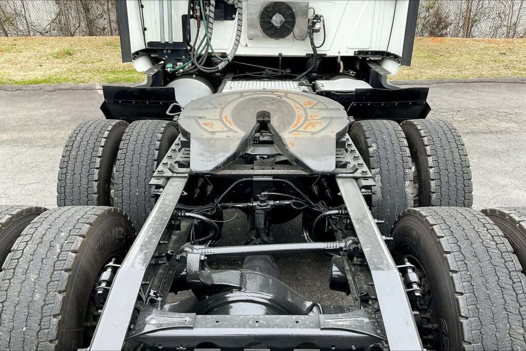 2021 CUM LT625 6×4 Sleeper