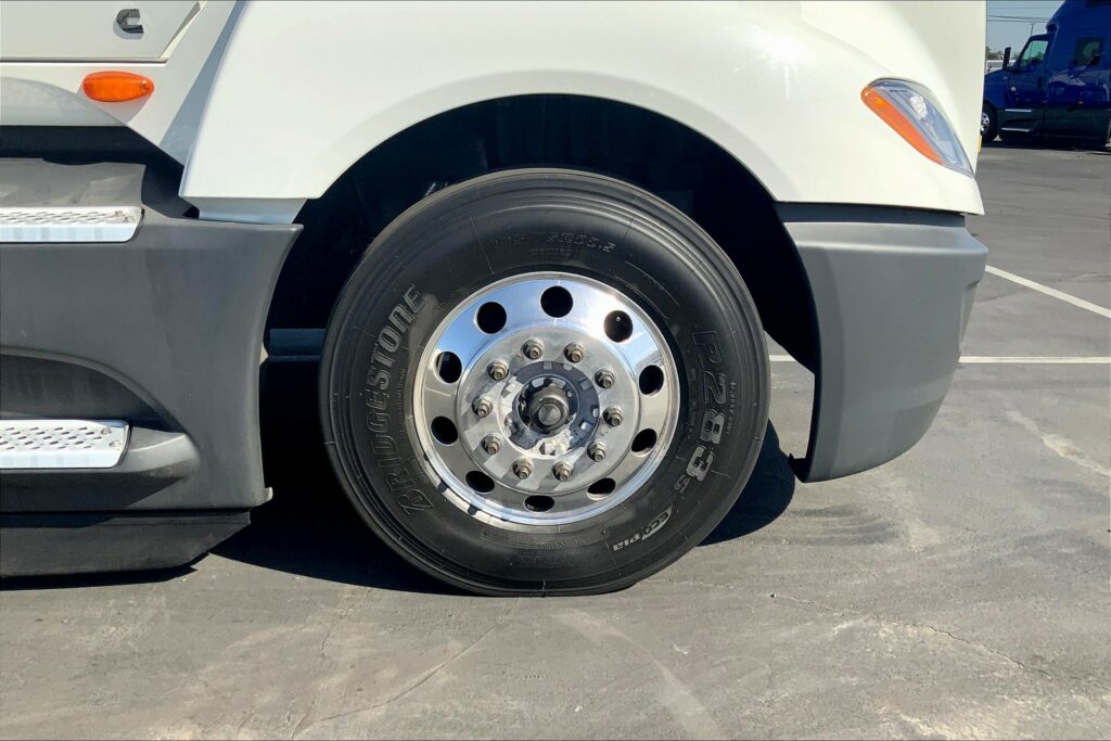 2022 CUM LT625 6×4 Sleeper