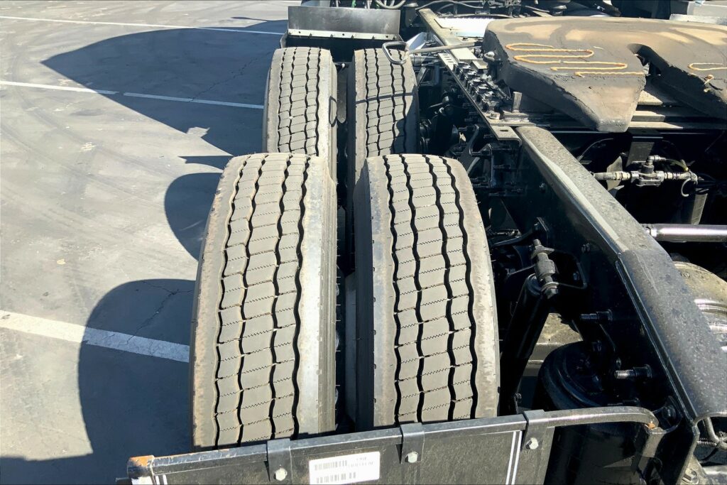 2022 CUM LT625 6×4 Sleeper